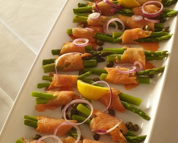Salmon and Asparagus rolls
