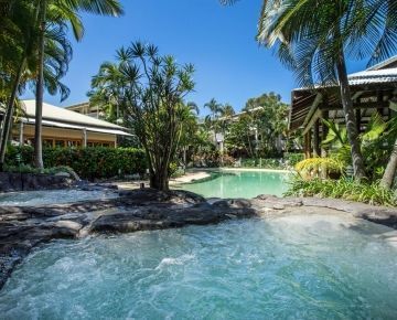 Heated spa in pool 1